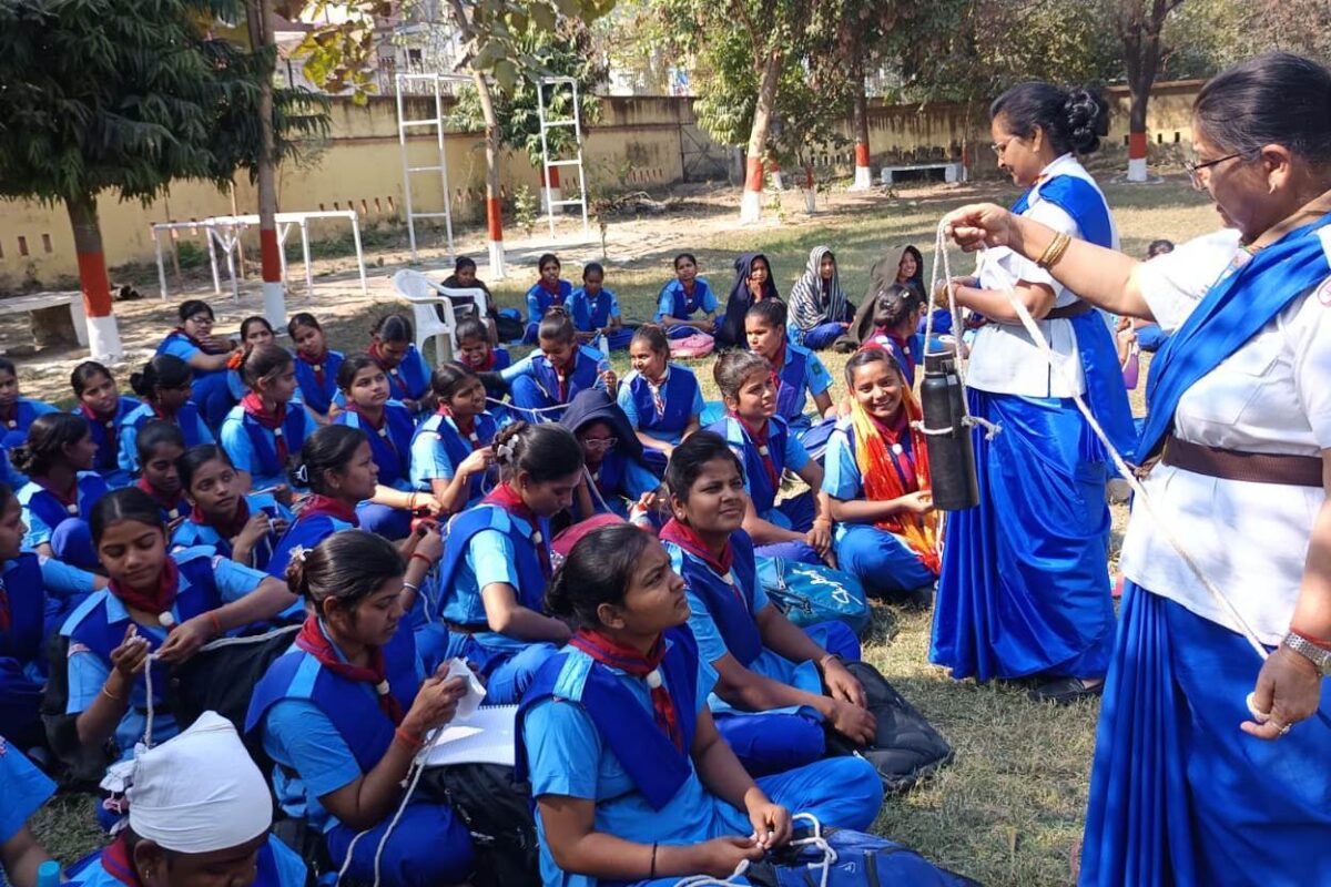 05 दिवसीय रेंजर्स प्रशिक्षण शिविर के दूसरे दिन ध्वज शिष्टाचार की दी गई जानकारी