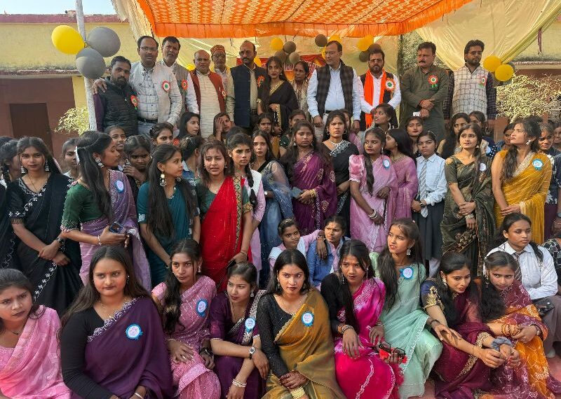 स्वामी दयानंद इंटर कॉलेज में हाईस्कूल व इंटर के विद्यार्थियों को दी गई विदाई