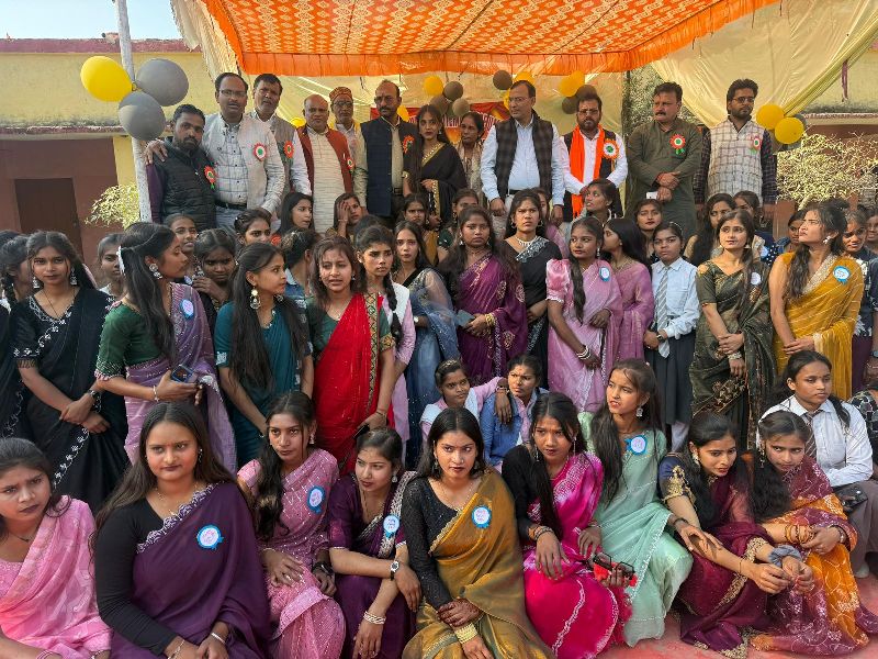 स्वामी दयानंद इंटर कॉलेज में हाईस्कूल व इंटर के विद्यार्थियों को दी गई विदाई