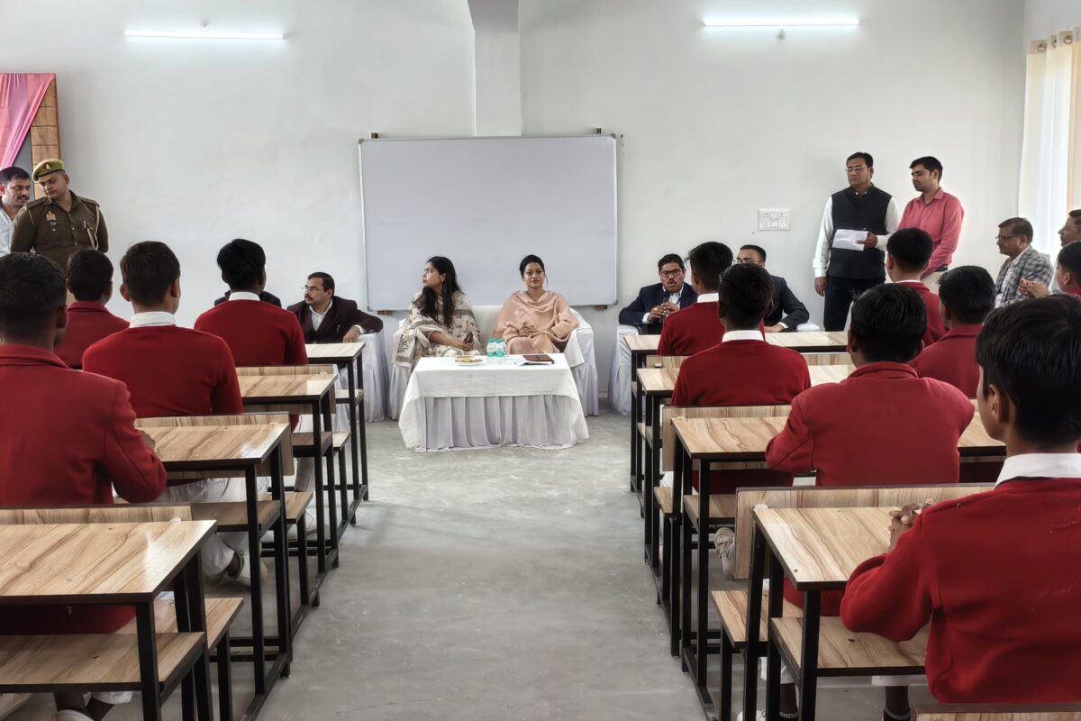 जिलाधिकारी हर्षिता माथुर ने नवनिर्मित शिक्षण कक्ष का लोकार्पण किया