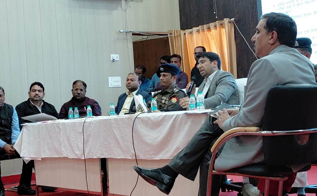 यूपी बोर्ड परीक्षा–2026 की तैयारियों को लेकर समीक्षा बैठक