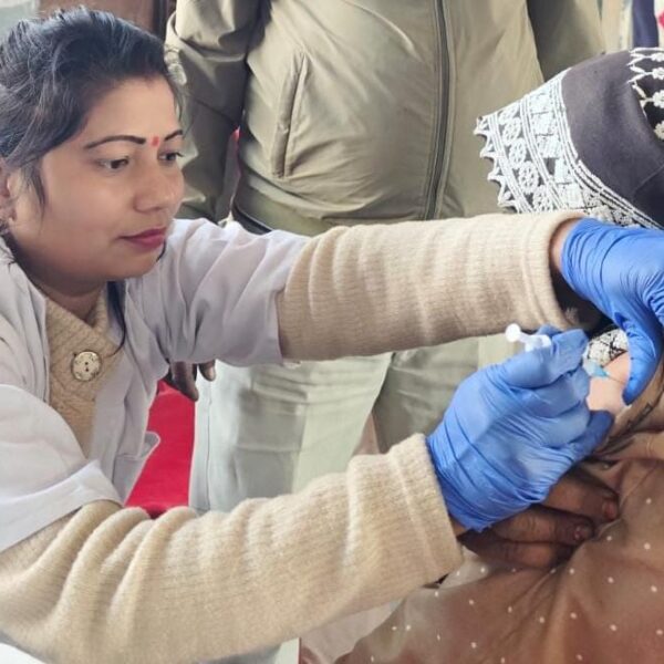 हज यात्रियों का हेल्थ चेकअप एवं टीकाकरण कार्यक्रम