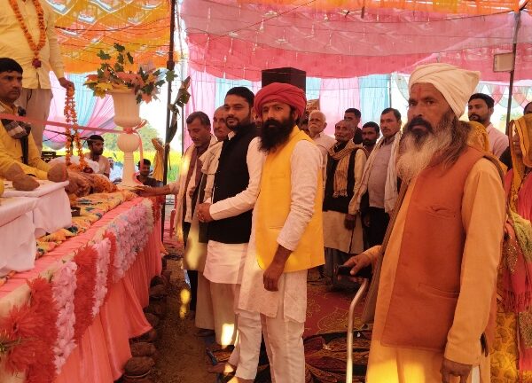 स्वरूपपुर में श्रीमद् भागवत कथा का शुभारंभ, कलश…