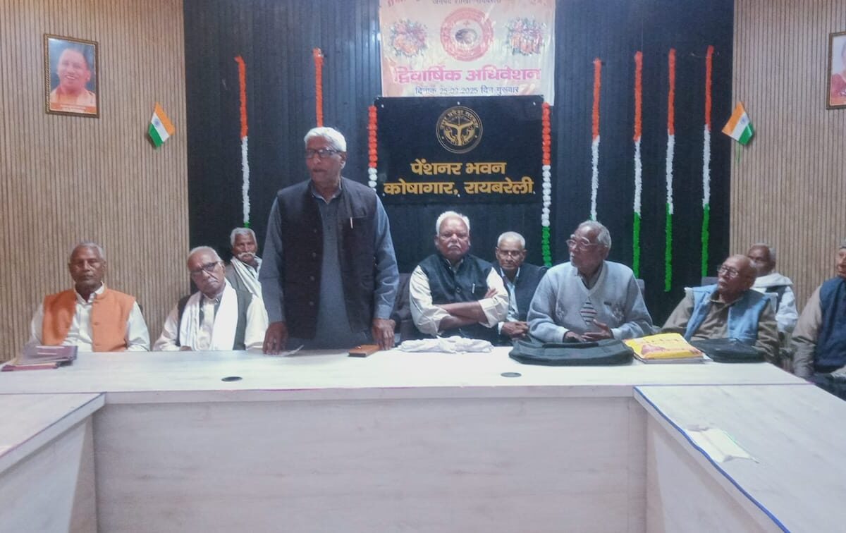 सेवानिवृत्त शिक्षक कल्याण परिषद की मासिक बैठक संपन्न