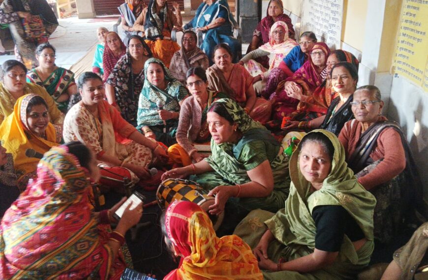 рд╣рд░рд┐ рд╕рддреНрд╕рдВрдЧ рднрд╡рди рдореЗрдВ рд╣реЛрд▓реА рдорд╣реЛрддреНрд╕рд╡, рд░рд╛рдзрд╛-рдХреГрд╖реНрдг рднрдХреНрддрд┐ рдореЗрдВ рд░рдВрдЧрд╛ рдорд╣рд┐рд▓рд╛ рдордВрдбрд▓