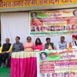 कवि सम्मेलन में कवियों ने काव्य पाठ कर खूब बटोरी तालियां