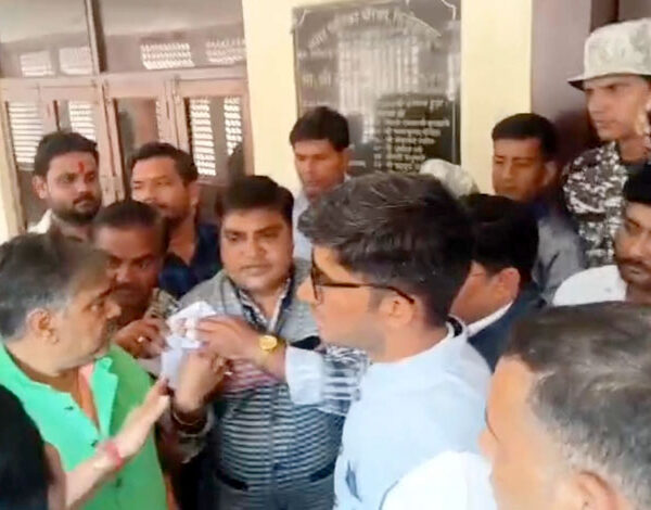 कार्यकारिणी चुनाव से पहले पार्षदों ने छोड़ा सदन,…