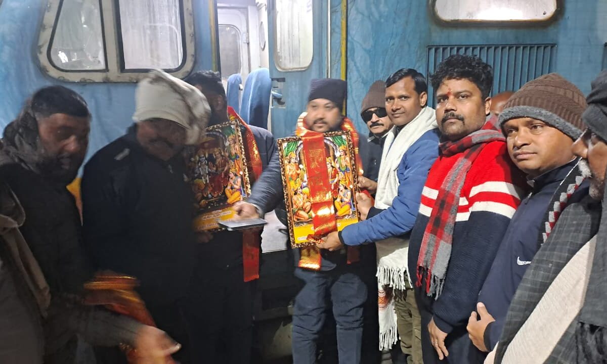 हाथरस जंक्शन पर यात्री ट्रेन का ठहराव शुरू