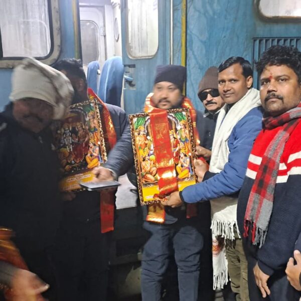 हाथरस जंक्शन पर यात्री ट्रेन का ठहराव शुरू