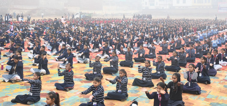 योग केवल शरीर को साधने की क्रिया नहीं, बल्कि चरित्र निर्माण का आधार