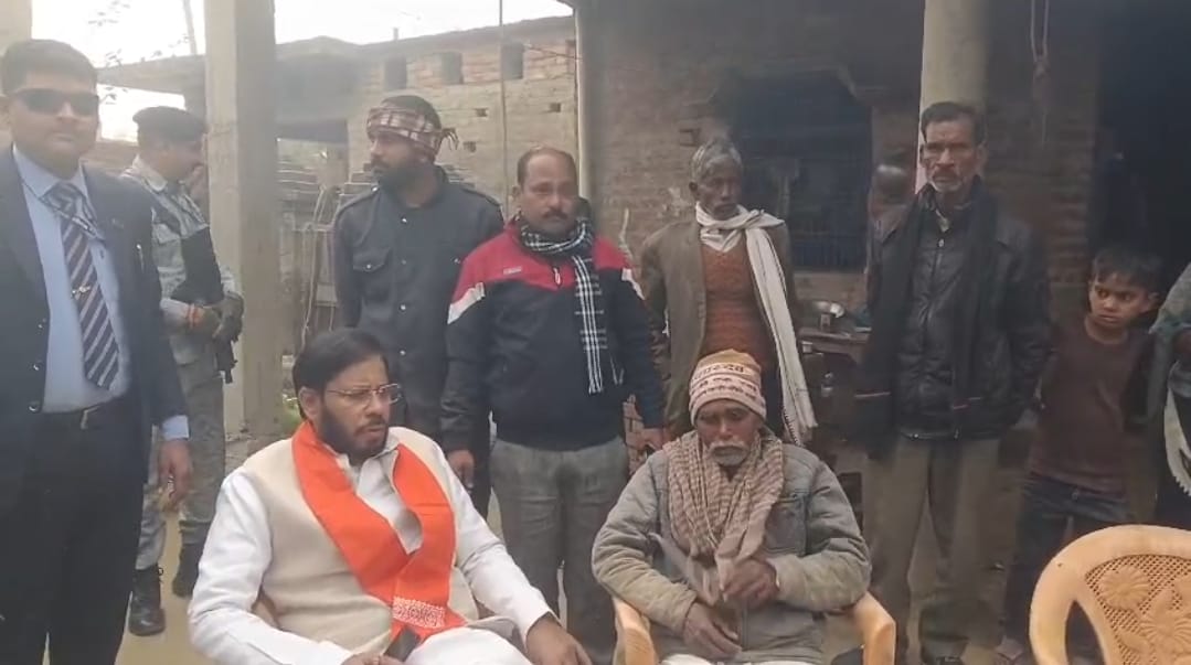 ऊंचाहार विधायक ने मृतक लाइनमैन के परिजनों को बंधाया ढांढस, हर संभव मदद का दिया आश्वासन