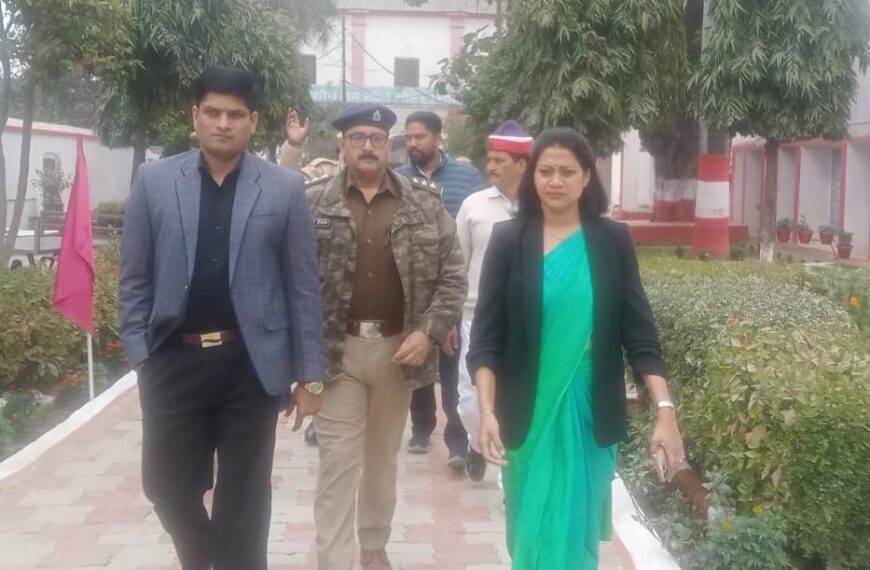 डीएम-एसपी ने जिला कारागार का किया निरीक्षण