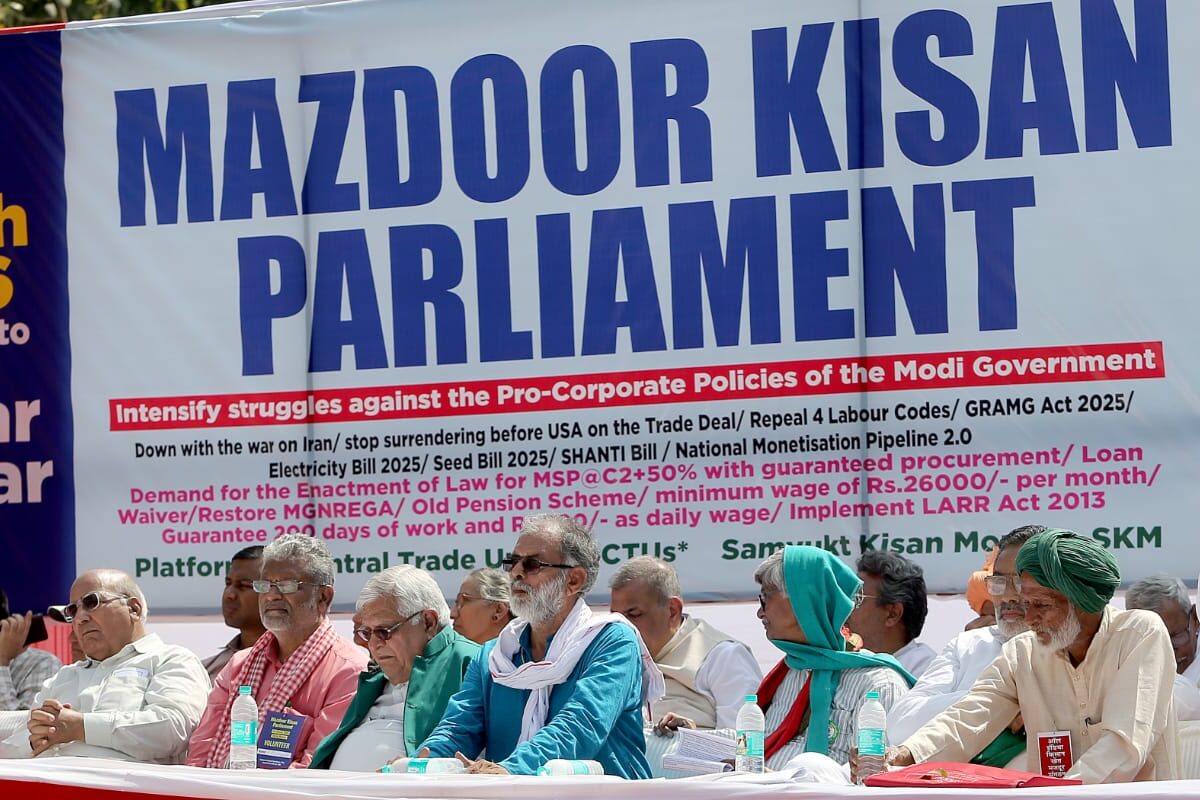 दिल्ली में ‘मज़दूर किसान संसद’ — किसानों और मजदूरों ने मिलकर उठाई नीतियों के खिलाफ आवाज