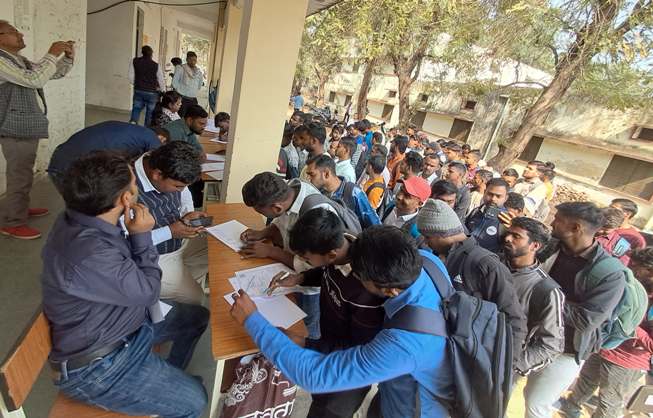 मॉडर्न रेल कोच फैक्ट्री द्वारा 165 एवं इंडस इंडिया प्राइवेट लिमिटेड द्वारा 20 अभ्यर्थियों का…