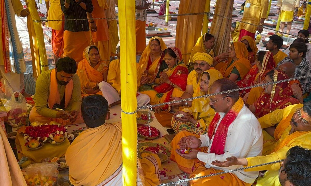 मां भगवती पीतांबरा एवं मृत्युंजय महायज्ञ शुरू