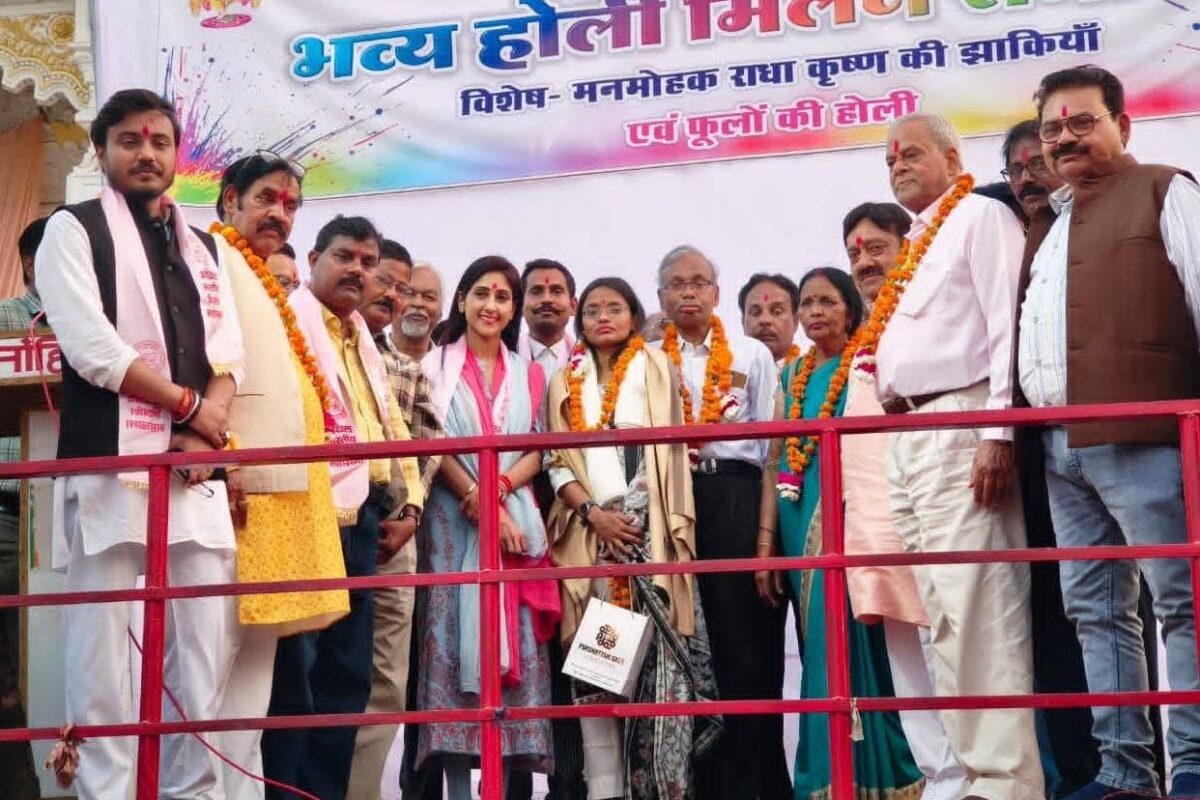 सदर विधायक अदिति सिंह ने होली मिलन समारोह में लिया हिस्सा
