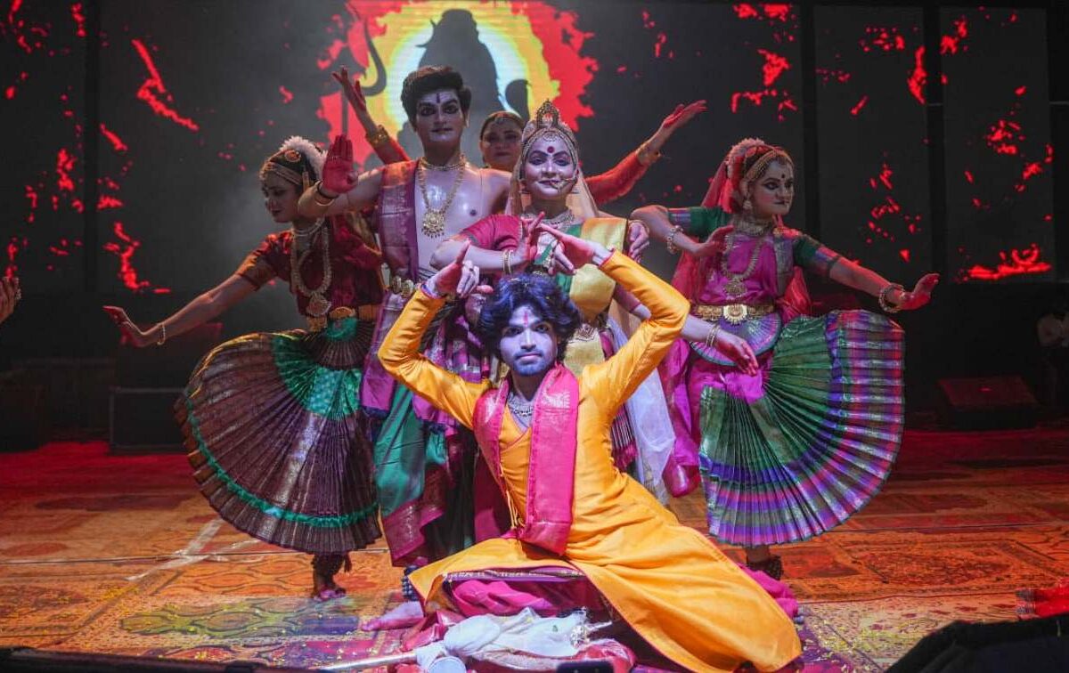 सामौर बाबा धाम में शिव भक्ति से सराबोर हुआ महोत्सव, भजनों पर झूमे श्रद्धालु