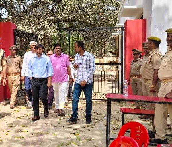 рдкреБрд▓рд┐рд╕ рдЙрдкрдирд┐рд░реАрдХреНрд╖рдХ рдкрд░реАрдХреНрд╖рд╛ рдХрд╛ рдирд┐рд░реАрдХреНрд╖рдг: рдЬрд┐рд▓рд╛рдзрд┐рдХрд╛рд░реА рд╡ рдкреБрд▓рд┐рд╕…