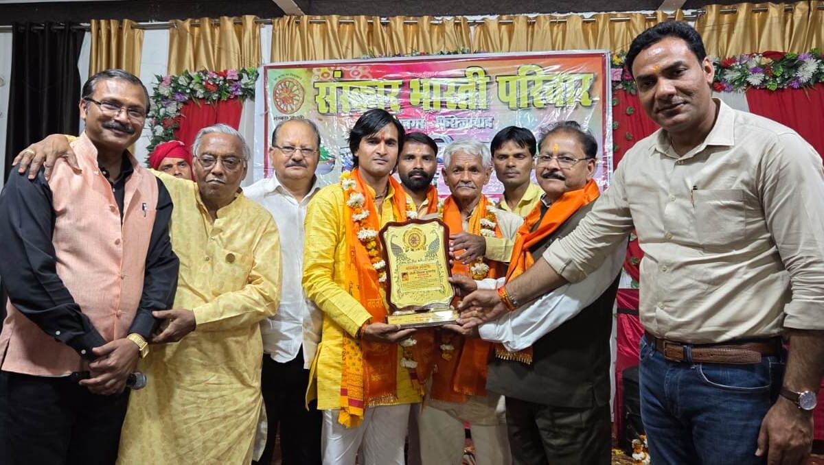 कलाकारों ने ब्रज की होली पर दी सामूहिक प्रस्तुतियां