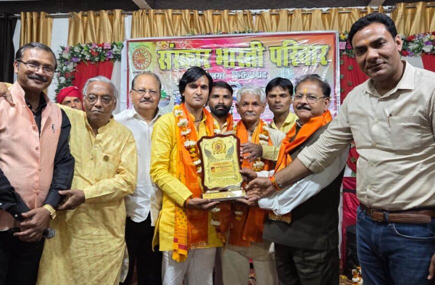 कलाकारों ने ब्रज की होली पर दी सामूहिक प्रस्तुतियां