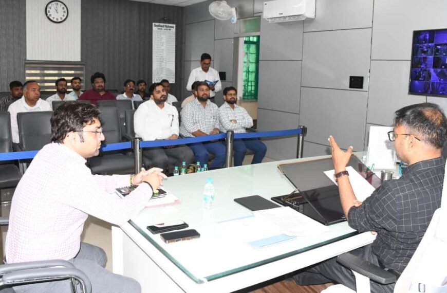 घरेलू गैस की कालाबाजारी पर लाइसेंस होंगे रद्द: डीएम