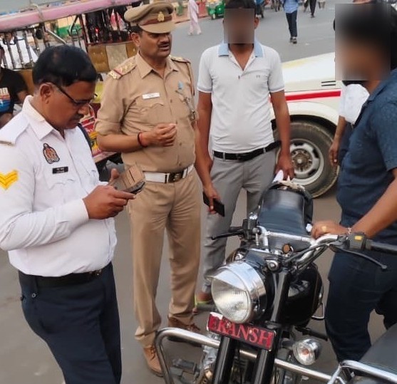 यातायात नियमों का पालन न करने वाले 978 वाहनों का चालान