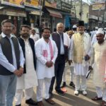 गले मिलकर मुस्लिम भाइयों को दी ईद-उल-फितर की मुबारकबाद