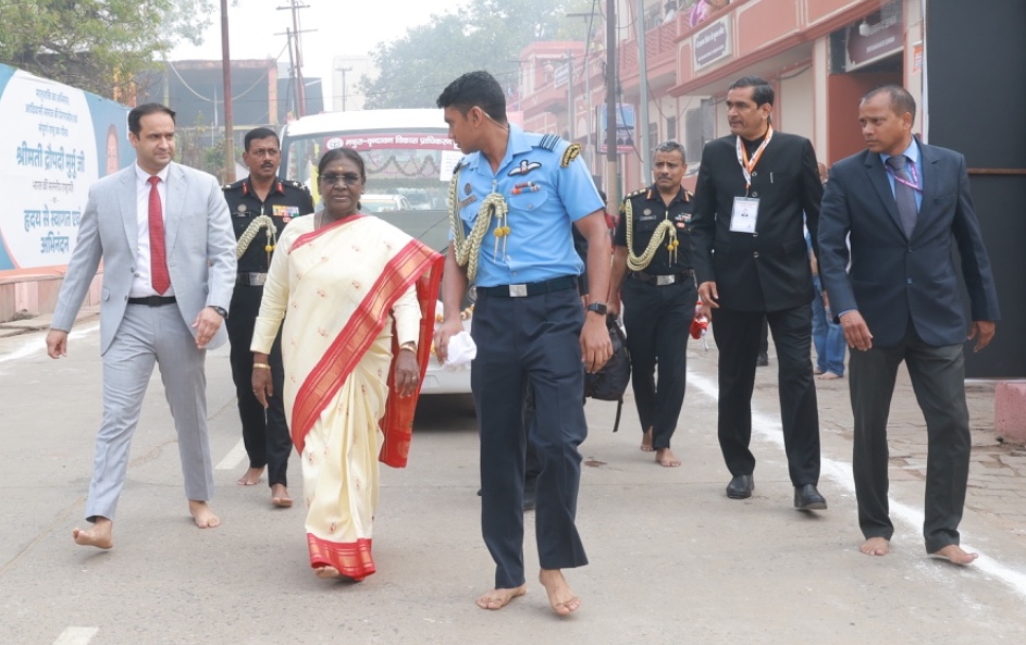 प्रेम मंदिर में हुआ भव्य लेजर शो, देखकर राष्ट्रपति बोलीं- ये तो बहुत सुंदर है