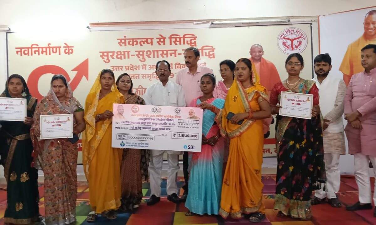 राष्ट्रीय ग्रामीण आजीविका मिशन की योजनाओं के लाभार्थियों को वितरित किए गए डेमो चेक और&hellip;