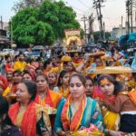 गाजे-बाजे के साथ निकली मां भगवती की पोशाक यात्रा