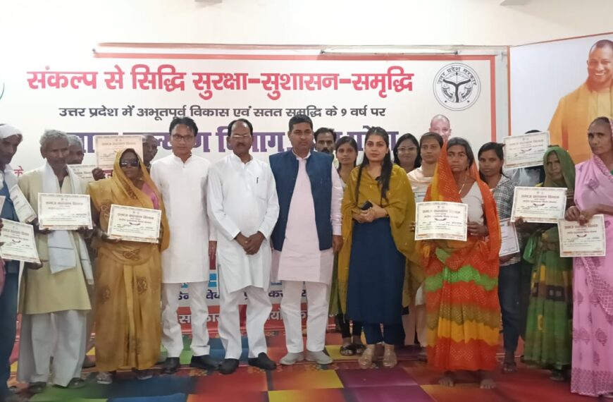 नवनिर्माण के 9 वर्ष पूर्ण होने पर मेले में लाभार्थियों को प्रमाण पत्र वितरित