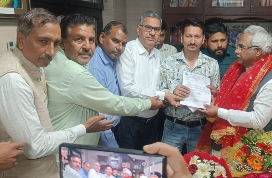 उत्तरांचल स्टेट प्राइमरी टीचर्स एसोसिएशन ने कैबिनेट मंत्री से भेंट कर शिक्षक हितों का ज्ञापन सौंपा