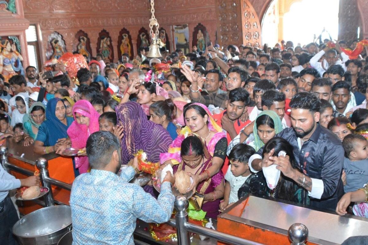 घरों, देवी मंदिरों में हुई मां कालरात्रि की आराधना, हुआ हवन यज्ञ