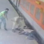 मथुरा जंक्शन पर चलती ट्रेन से गिरा यात्री, आरपीएफ सिपाही ने बचाई जान