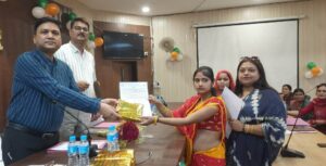 आंगनबाड़ी कार्यकत्रियों व मुख्य सेविकाओं को सीडीओ ने&hellip;