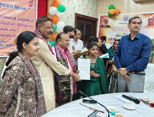 आंगनबाड़ी कार्यकत्रियों को नियुक्ति पत्र व स्मार्टफोन वितरित&hellip;