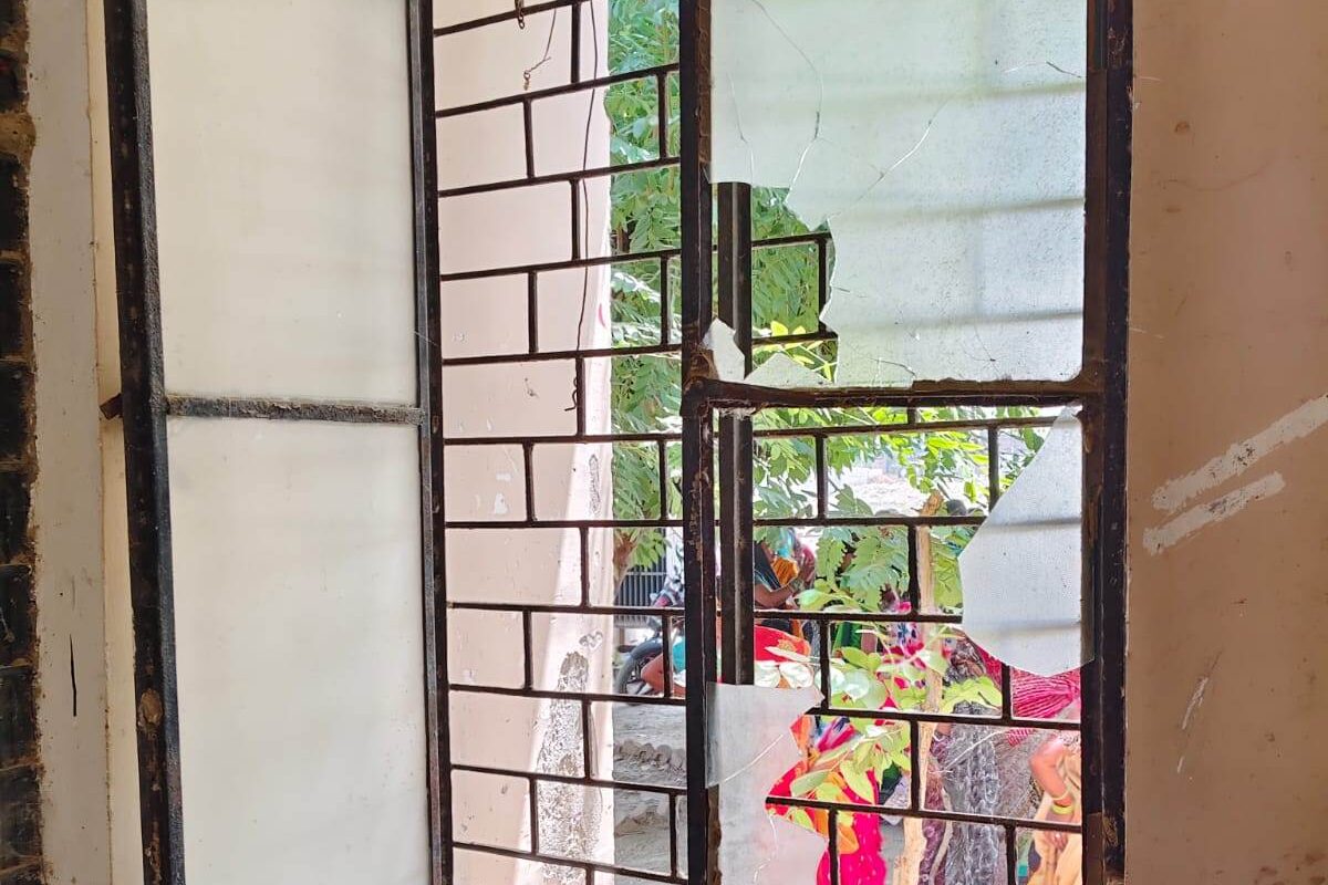 स्मार्ट मीटर के विरोध में महिलाओं का प्रदर्शन, बिजलीघर में तोड़फोड़