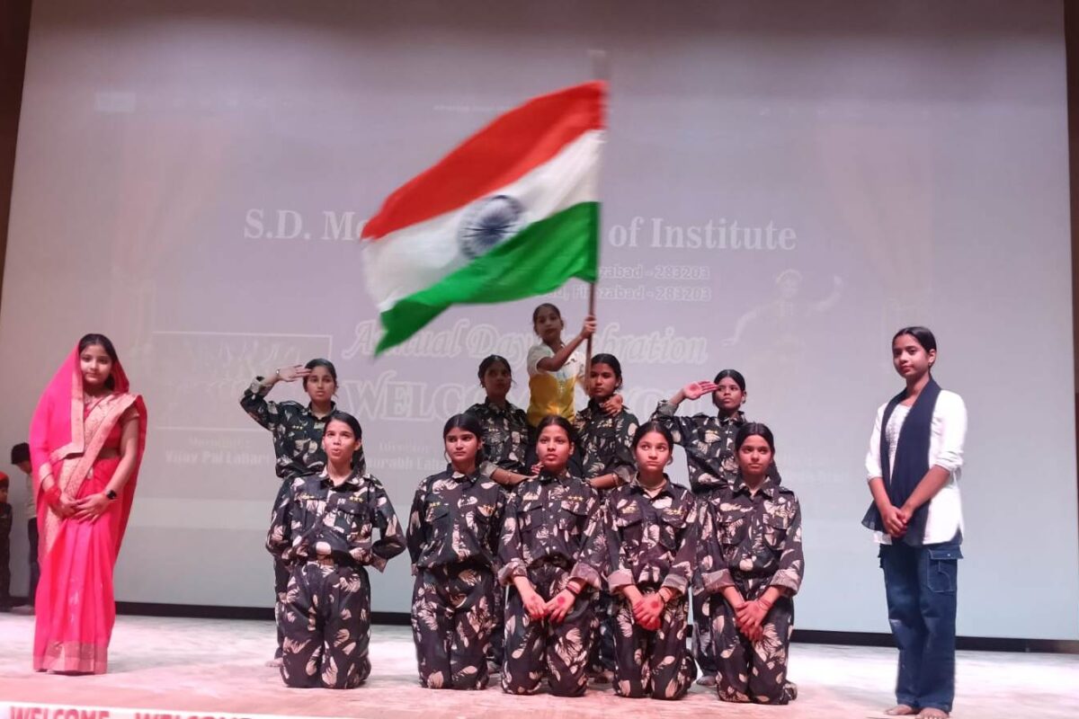 वार्षिकोत्सव में बच्चों की देशभक्ति प्रस्तुतियों ने मोहा मन