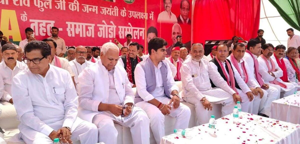 ज्योतिबा राव फुले जयंती पर सपा का शक्ति प्रदर्शन