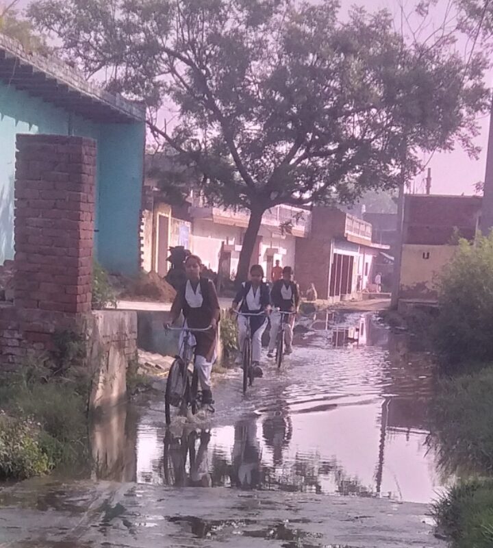 सीकुर-अकबरपुर मार्ग पर जलभराव से जनजीवन प्रभावित