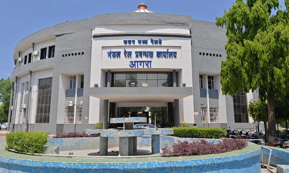 आगरा मंडल ने वित्तीय वर्ष 2025-26 में यात्री आय एवं यात्री संख्या में लक्ष्य से&hellip;