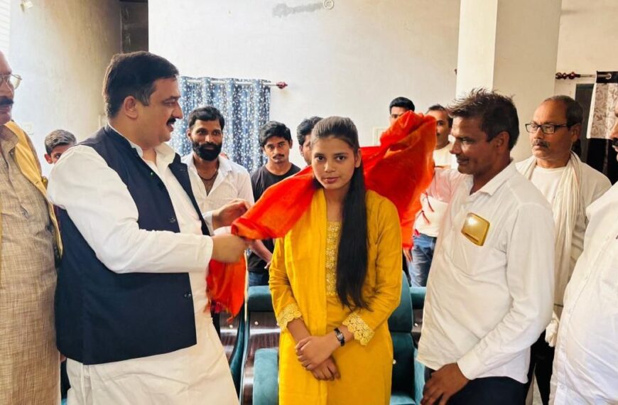 यूपीपीसीएस 2024 में चयनित अभ्यर्थियों को कांग्रेस नेता ने किया सम्मानित