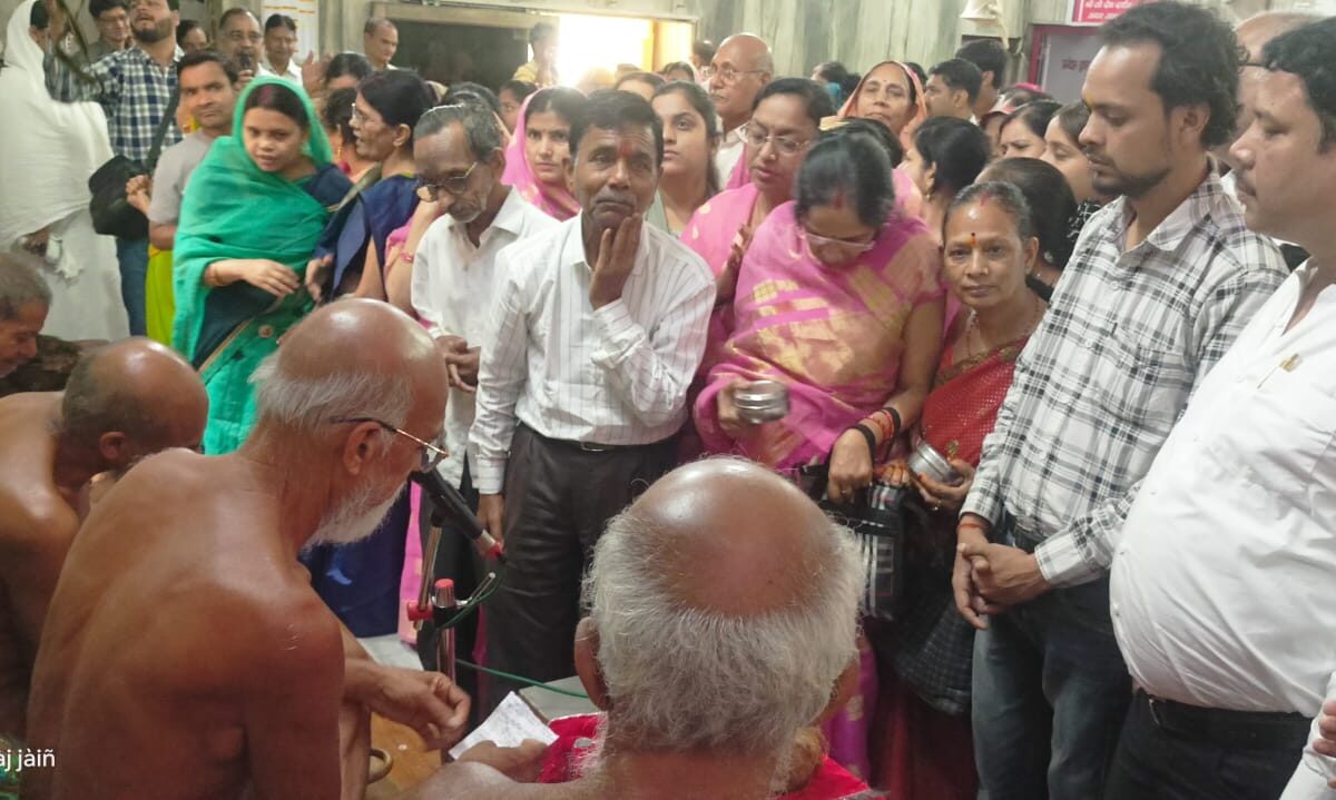 मनुष्य को धर्म के प्रति हमेशा समर्पित रहना चाहिए: जैन मुनि