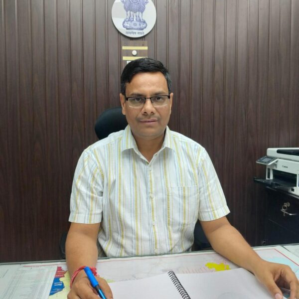 अपर मंडल रेल प्रबंधक, आगरा के रूप में&hellip;