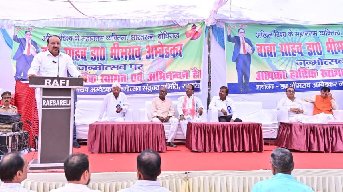 उद्यान मंत्री ने बाबा साहब डॉ. भीमराव आंबेडकर की प्रतिमा पर माल्यार्पण कर नमन किया