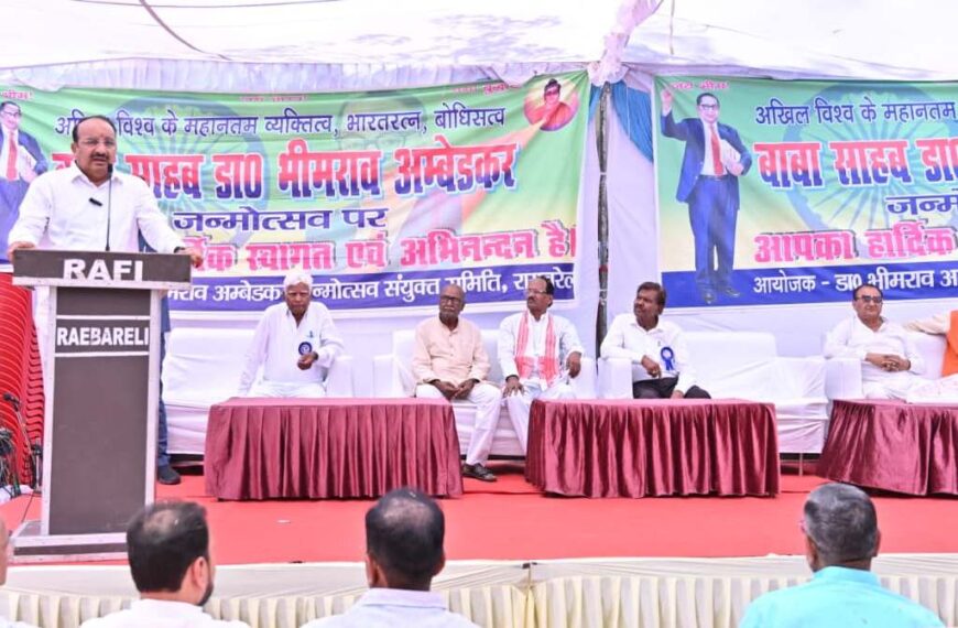 उद्यान मंत्री ने बाबा साहब डॉ. भीमराव आंबेडकर की प्रतिमा पर माल्यार्पण कर नमन किया