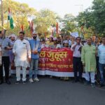 टेट लागू करने के विरोध में निकला मशाल जुलूस