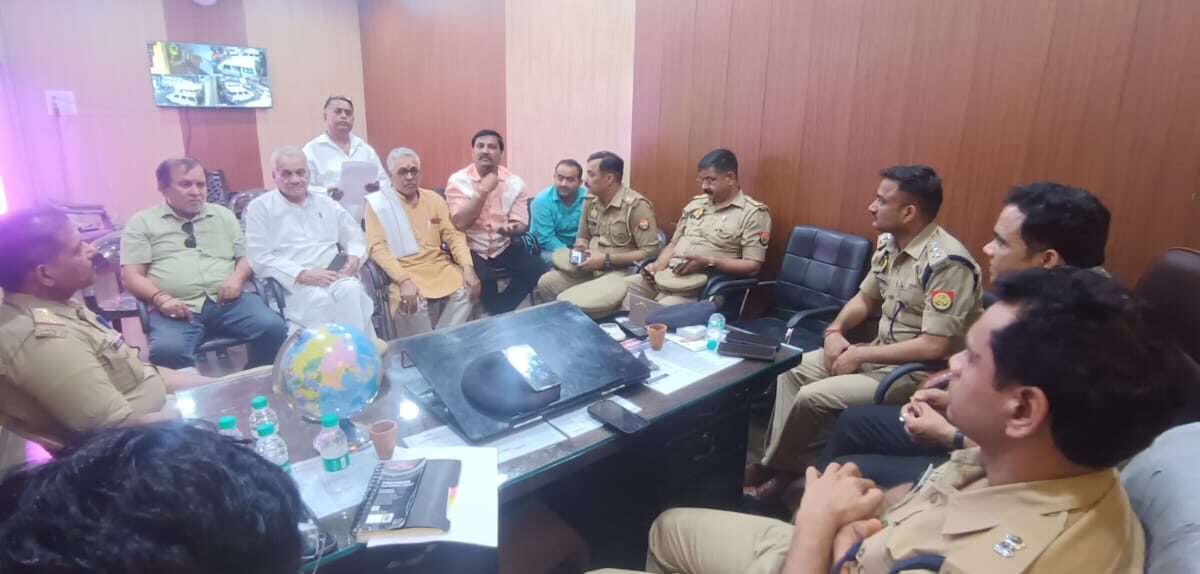 व्यापारियों और प्रशासनिक अधिकारियों की बैठक