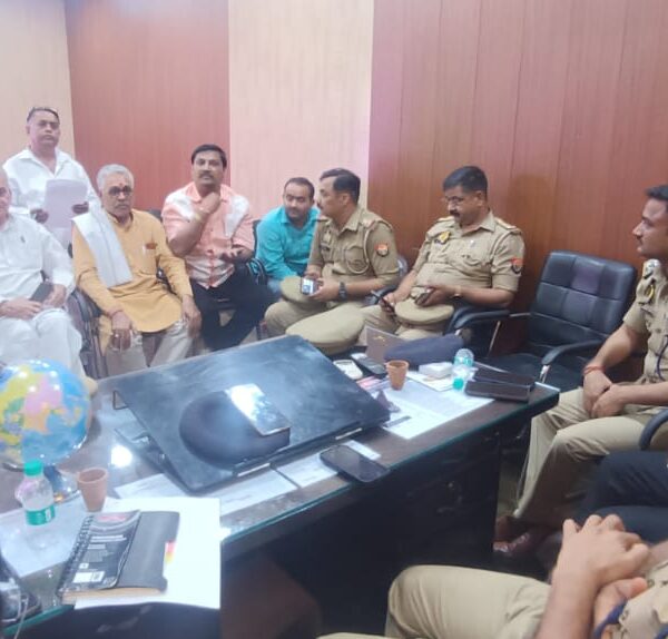 व्यापारियों और प्रशासनिक अधिकारियों की बैठक