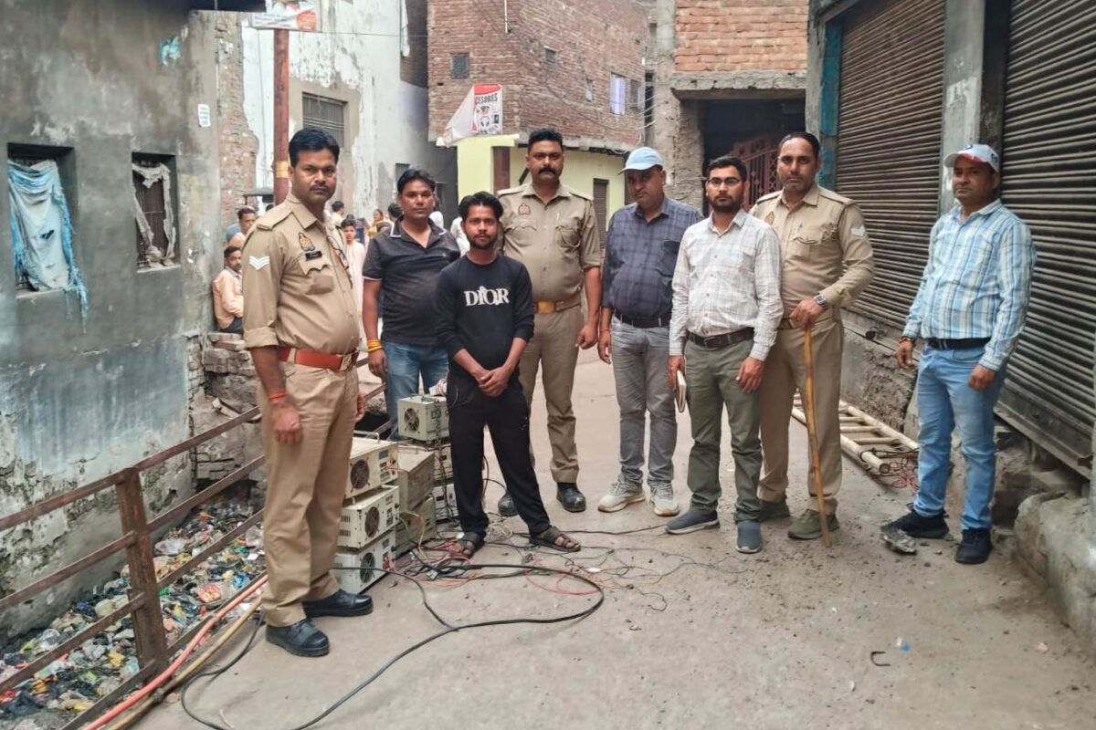 बिजली चोरी पर कार्रवाई, नौ ई-रिक्शा चार्ज करते पकड़े गए